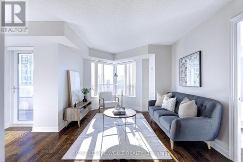 2123 - 500 Doris Avenue, Toronto, ON - Indoor Photo Showing Living Room