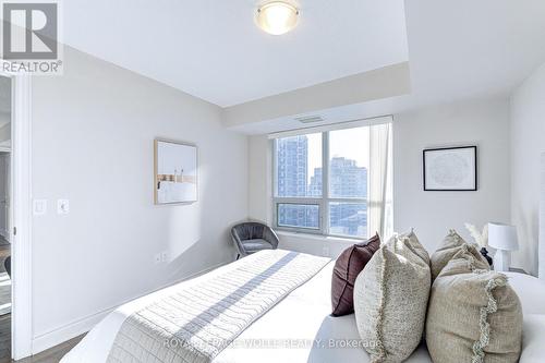2123 - 500 Doris Avenue, Toronto, ON - Indoor Photo Showing Bedroom