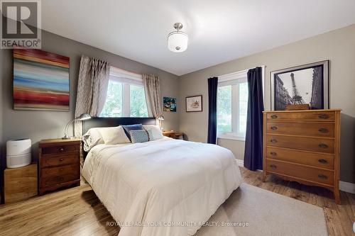 2169 Paisley Avenue, Burlington, ON - Indoor Photo Showing Bedroom