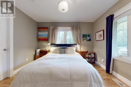 2169 Paisley Avenue, Burlington, ON - Indoor Photo Showing Bedroom
