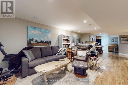 2169 Paisley Avenue, Burlington, ON - Indoor Photo Showing Living Room
