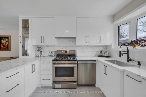 25 Bailey Crescent, Aurora, ON 