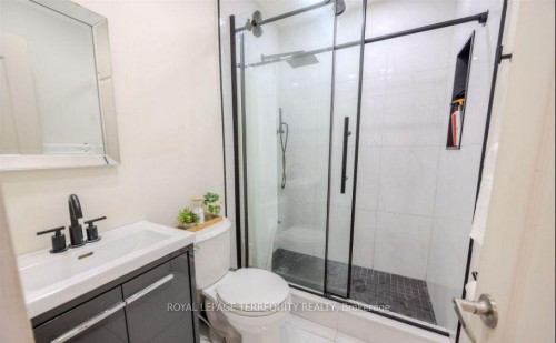 25 Bailey Crescent, Aurora, ON 