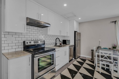 25 Bailey Crescent, Aurora, ON 