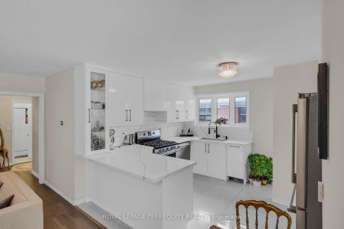 25 Bailey Crescent, Aurora, ON 