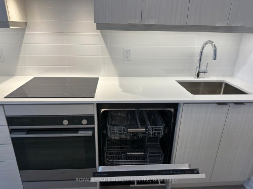 1903-36 Elm Drive W, Mississauga, ON - Indoor Photo Showing Kitchen