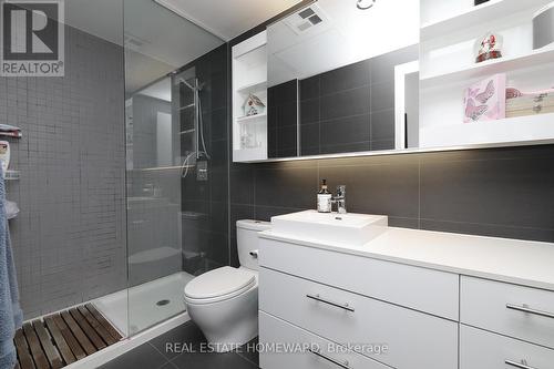 520 - 32 Trolley Crescent, Toronto, ON - Indoor Photo Showing Bathroom
