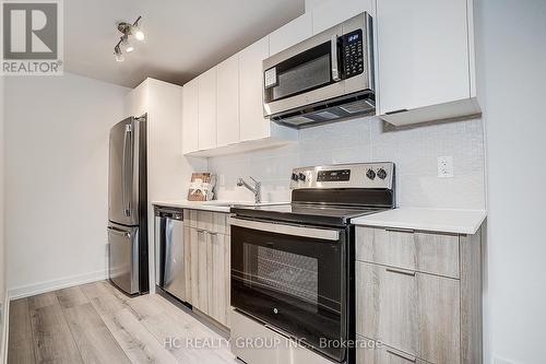 36 - 30 Calamint Lane, Toronto, ON - Indoor Photo Showing Kitchen