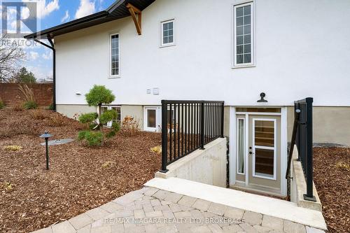 Separate entrance to lower level - 340 Roland Road, Pelham (North Pelham), ON 