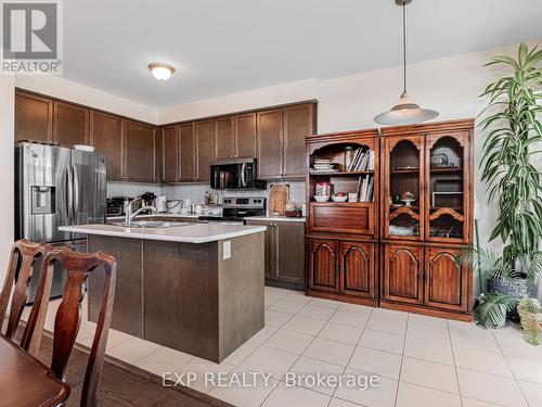2 Angela Street, Bradford West Gwillimbury, ON - Indoor Photo Showing Kitchen