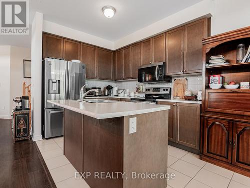 2 Angela Street, Bradford West Gwillimbury, ON - Indoor Photo Showing Kitchen
