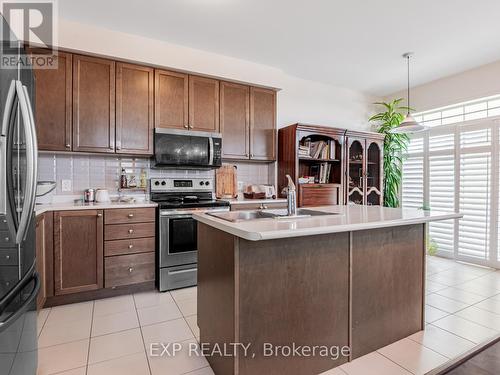 2 Angela Street, Bradford West Gwillimbury, ON - Indoor Photo Showing Kitchen
