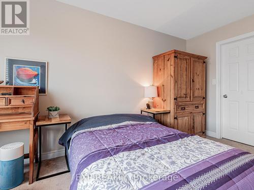 2 Angela Street, Bradford West Gwillimbury, ON - Indoor Photo Showing Bedroom