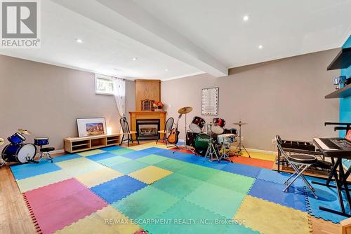 39 Marilyn Court, Hamilton, ON - Indoor With Fireplace