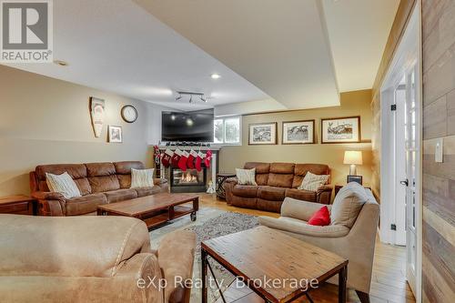 547 Forest Creek Place, London East (East A), ON - Indoor Photo Showing Living Room