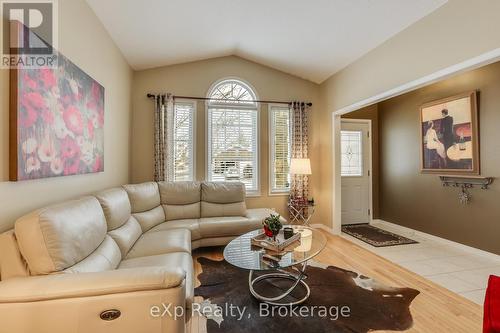 547 Forest Creek Place, London East (East A), ON - Indoor Photo Showing Living Room