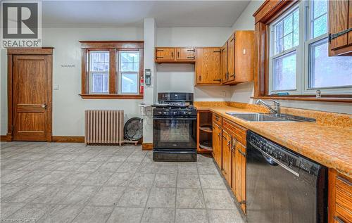 916 Queenston Road, Cambridge, ON - Indoor Photo Showing Kitchen