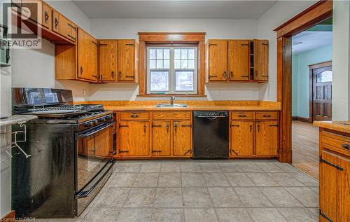916 Queenston Road, Cambridge, ON - Indoor Photo Showing Kitchen