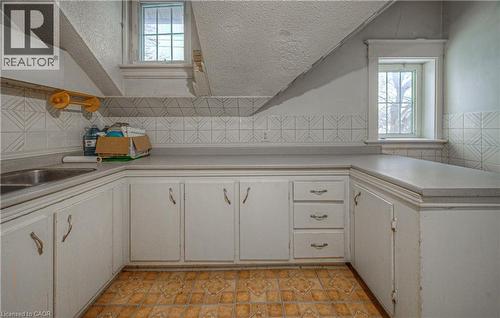 916 Queenston Road, Cambridge, ON - Indoor Photo Showing Kitchen