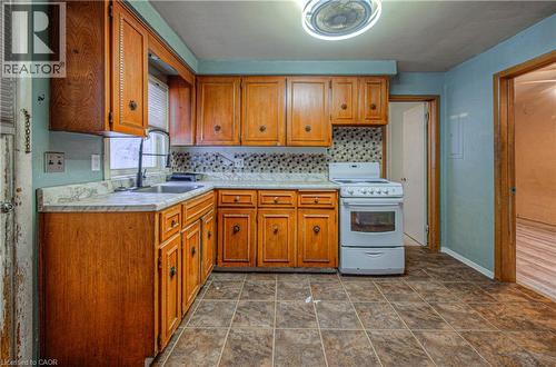 916 Queenston Road, Cambridge, ON - Indoor Photo Showing Kitchen
