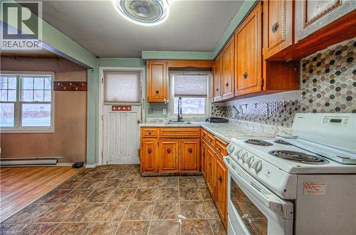 916 Queenston Road, Cambridge, ON - Indoor Photo Showing Kitchen