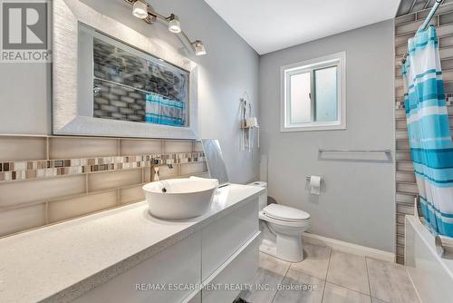 39 Marilyn Court, Hamilton, ON - Indoor Photo Showing Bathroom