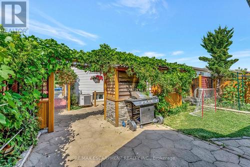 39 Marilyn Court, Hamilton, ON - Outdoor