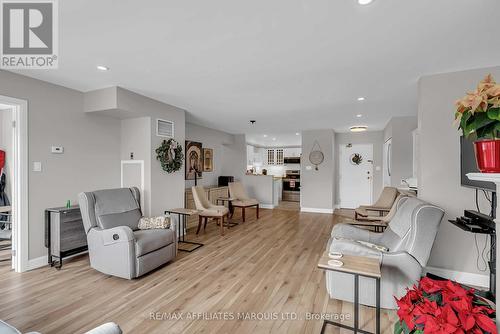 411 - 121 Water Street W, Cornwall, ON - Indoor Photo Showing Living Room