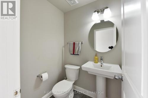 77 Arkose Street, Ottawa, ON - Indoor Photo Showing Bathroom