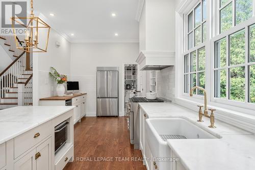 140 Howick Street, Ottawa, ON - Indoor Photo Showing Kitchen With Upgraded Kitchen