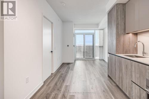 4303 - 8 Interchange Way, Vaughan, ON - Indoor