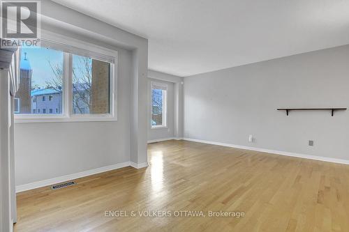 21 Drayton Private, Ottawa, ON - Indoor Photo Showing Other Room