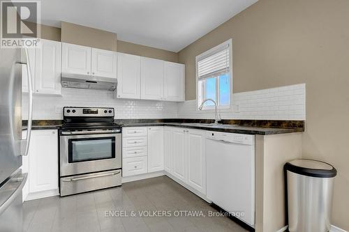 21 Drayton Private, Ottawa, ON - Indoor Photo Showing Kitchen