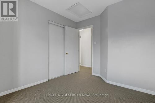 21 Drayton Private, Ottawa, ON - Indoor Photo Showing Other Room