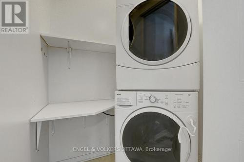 21 Drayton Private, Ottawa, ON - Indoor Photo Showing Laundry Room