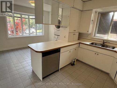 Main - 345 Centre Street E, Richmond Hill, ON - Indoor Photo Showing Kitchen With Double Sink