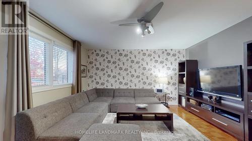 3022 Dalehurst Drive, Mississauga, ON - Indoor Photo Showing Living Room