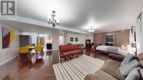 3022 Dalehurst Drive, Mississauga, ON - Indoor Photo Showing Living Room