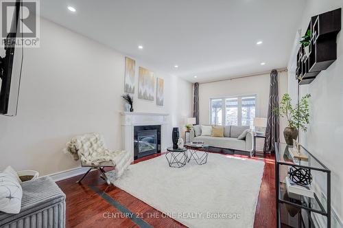 821 Walsh Court, Newmarket, ON - Indoor Photo Showing Living Room With Fireplace