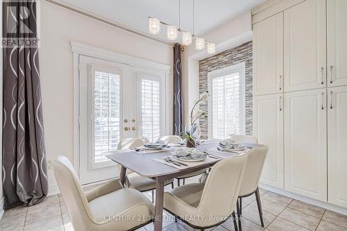 821 Walsh Court, Newmarket, ON - Indoor Photo Showing Dining Room