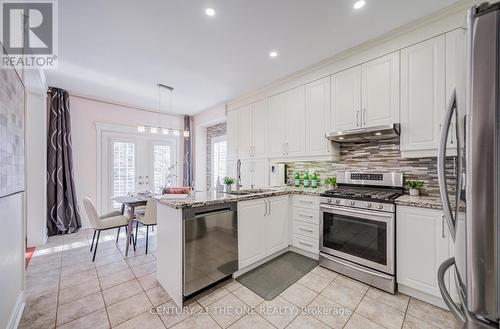 821 Walsh Court, Newmarket, ON - Indoor Photo Showing Kitchen With Stainless Steel Kitchen With Upgraded Kitchen