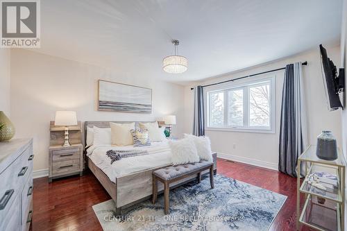 821 Walsh Court, Newmarket, ON - Indoor Photo Showing Bedroom