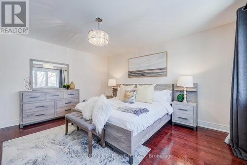 821 Walsh Court, Newmarket, ON - Indoor Photo Showing Bedroom