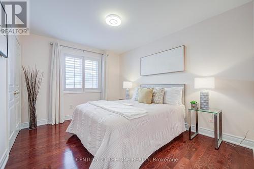 821 Walsh Court, Newmarket, ON - Indoor Photo Showing Bedroom