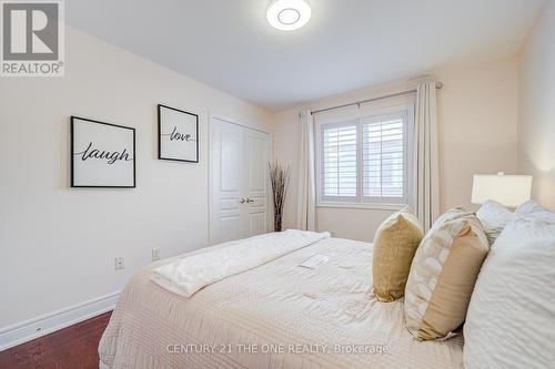 821 Walsh Court, Newmarket, ON - Indoor Photo Showing Bedroom