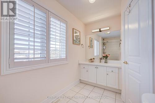 821 Walsh Court, Newmarket, ON - Indoor Photo Showing Bathroom