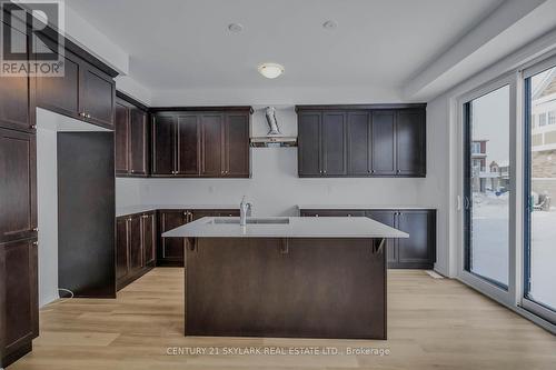 16 Ivory Road, Barrie, ON - Indoor Photo Showing Kitchen
