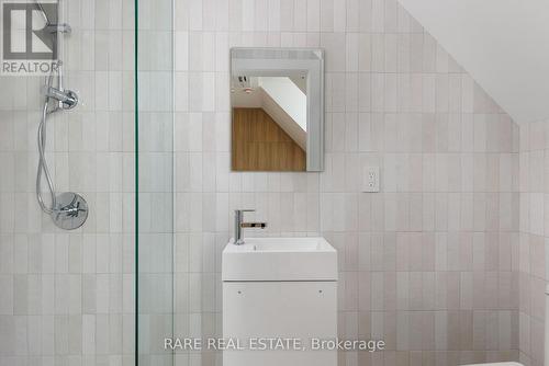 Laneway - 451 Montrose Avenue, Toronto, ON - Indoor Photo Showing Bathroom