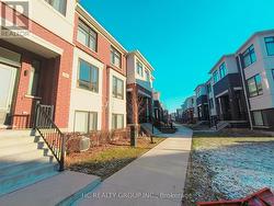 33 THOMAS ARMSTRONG LANE  Richmond Hill, ON L4C 3E4