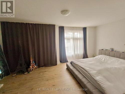 33 Thomas Armstrong Lane, Richmond Hill, ON - Indoor Photo Showing Bedroom